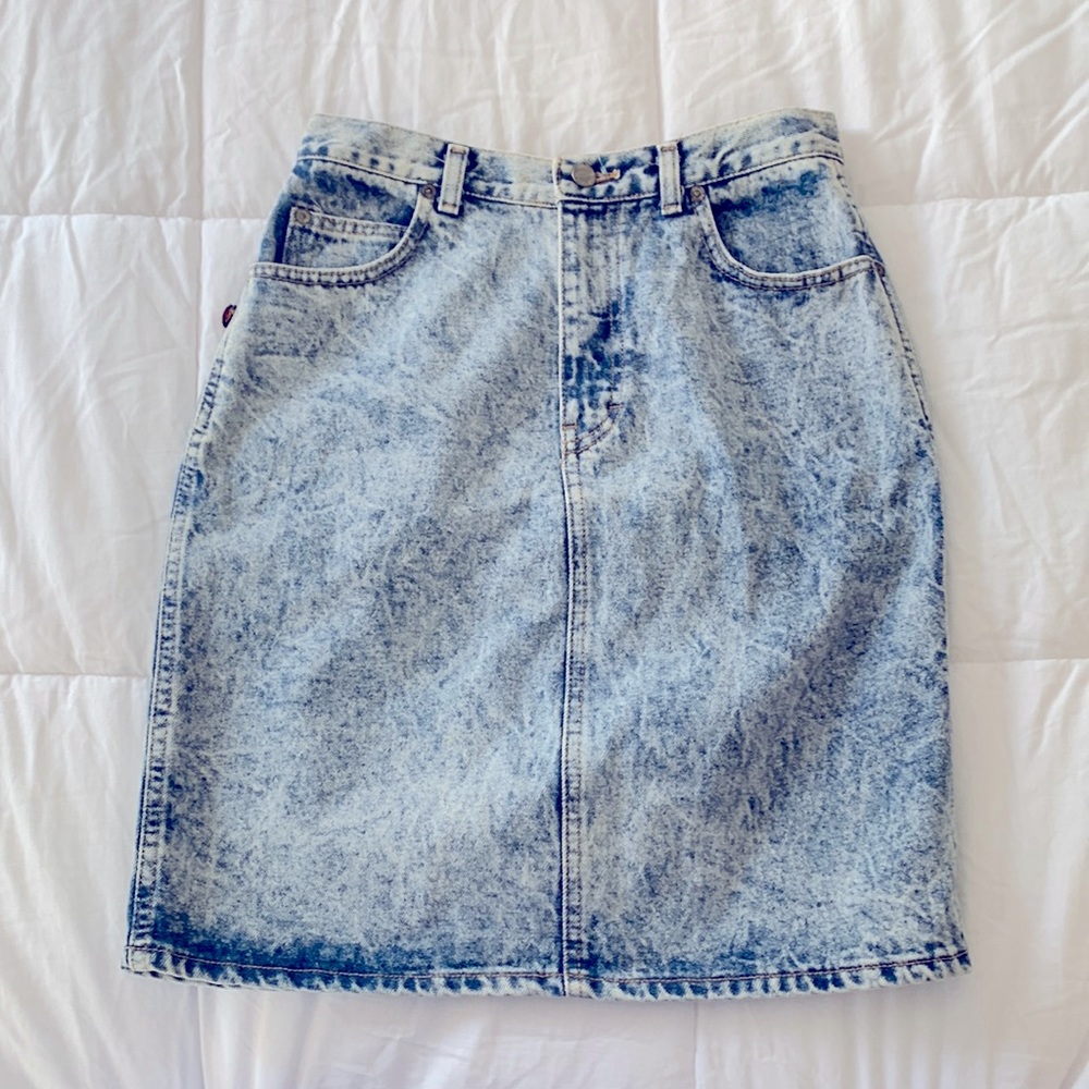 Vintage Sasson acid wash jean skirt. Sz 9 jr, 28x20.